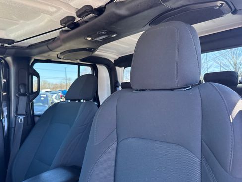 Used 2020 Jeep Gladiator Sport w/ Quick Order Package 24S AWD/4WD image 14