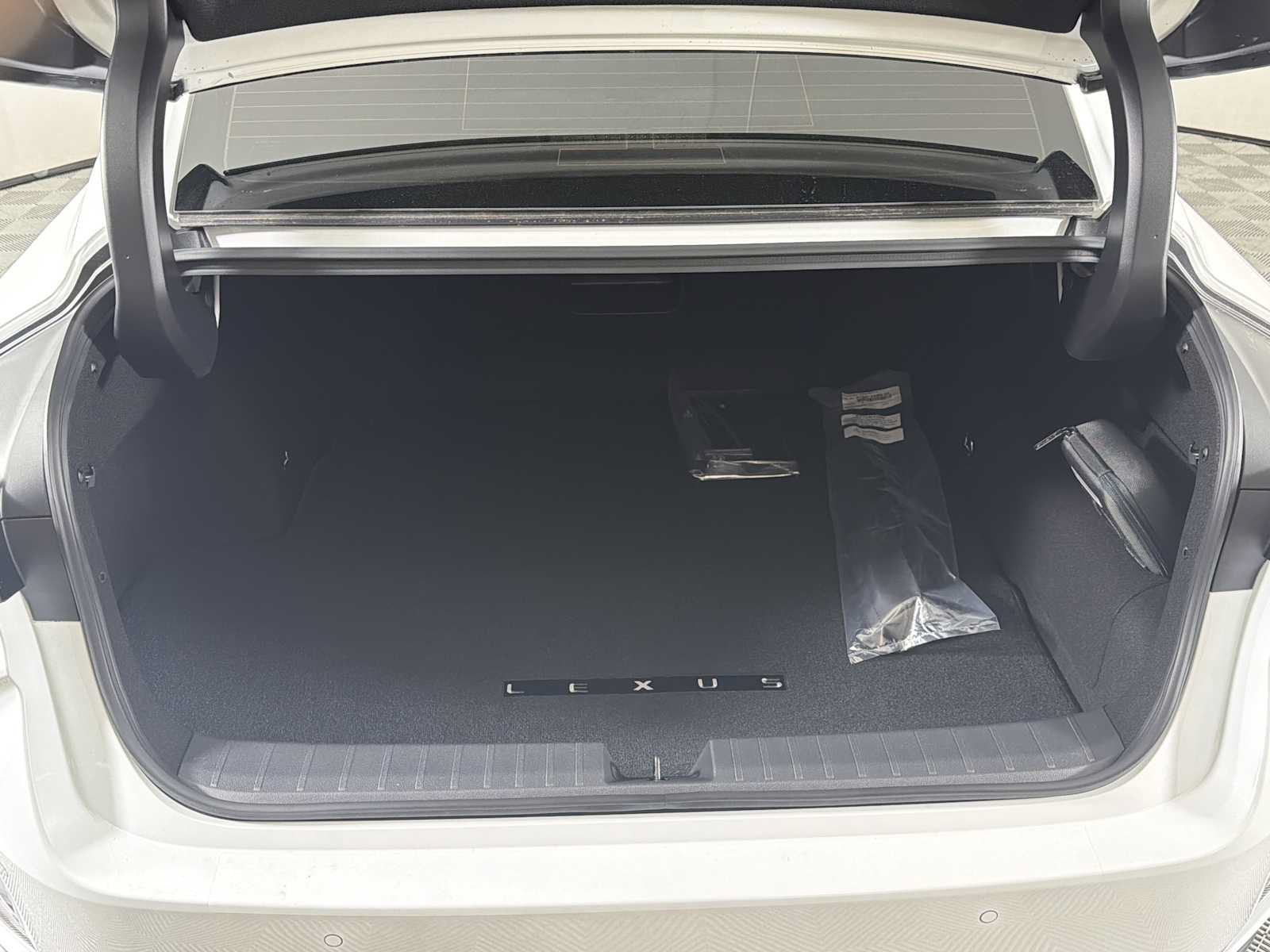 New 2026 Lexus ES 350h w/ Accessory Package (Z2) FWD image 8