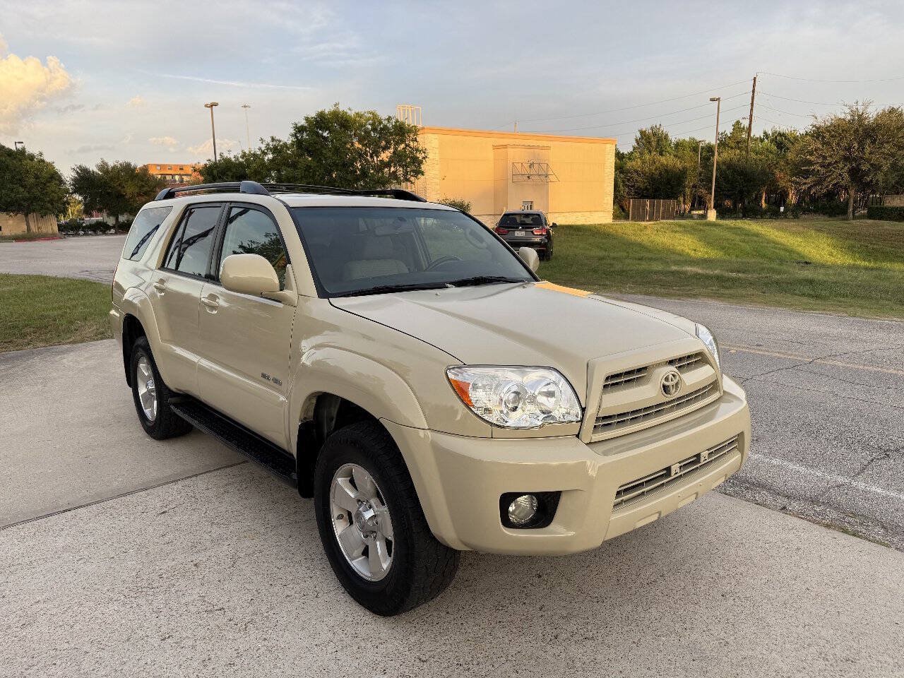 Used 2007 Toyota 4Runner SR5 AWD/4WD image 4