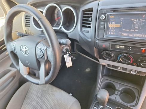 Used 2014 Toyota Tacoma PreRunner image 24