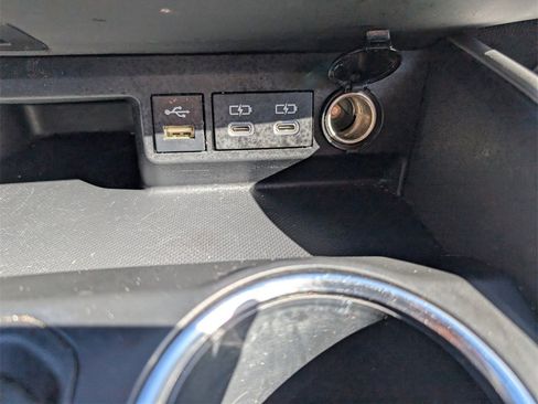 Used 2022 Toyota Highlander XLE image 16