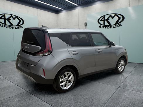 Used 2024 Kia Soul LX w/ Option Group 015 FWD image 3