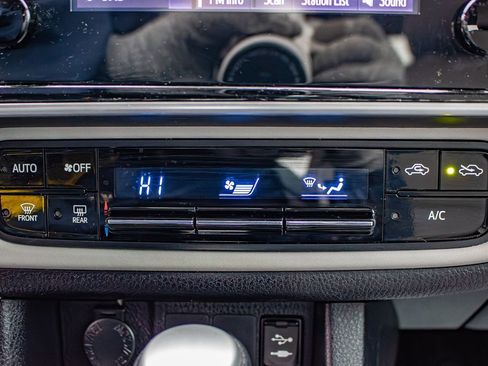 Used 2019 Toyota Corolla LE image 27