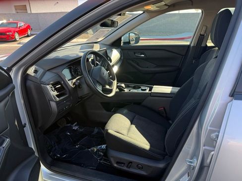 Used 2025 Nissan Rogue SV image 11