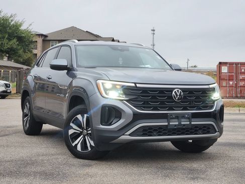Used 2024 Volkswagen Atlas Cross Sport SE FWD image 1