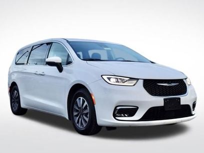 Used 2023 Chrysler Pacifica Touring-L