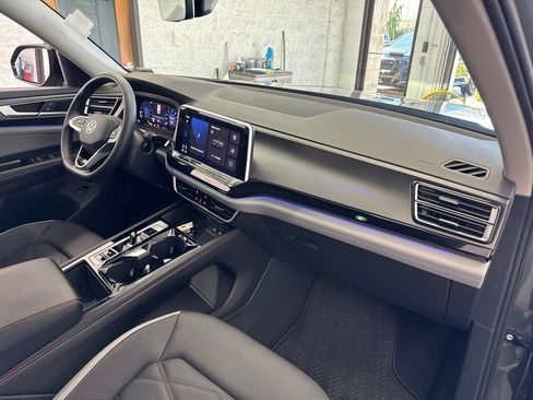 Used 2024 Volkswagen Atlas Peak Edition SE AWD/4WD image 55