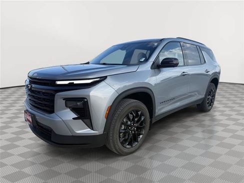 Used 2024 Chevrolet Traverse LT w/ Midnight/Sport Edition AWD/4WD image 5