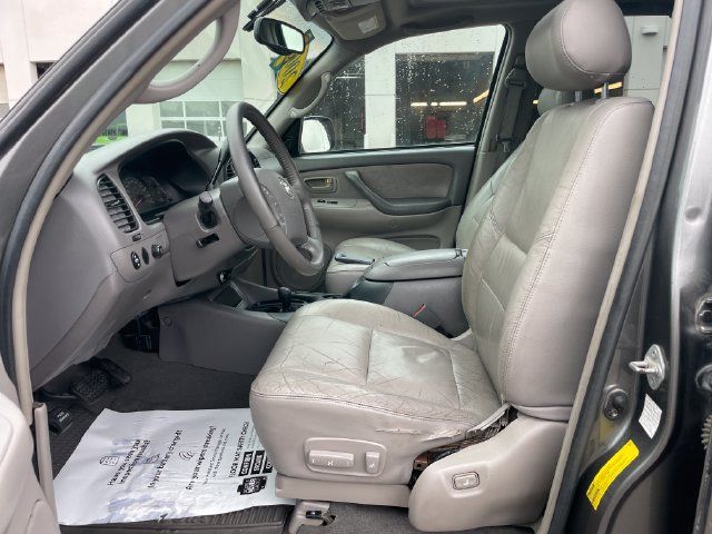 Used 2004 Toyota Sequoia SR5 w/ Preferred Pkg AWD/4WD image 19