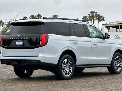 New 2026 Ford Expedition Active image 4