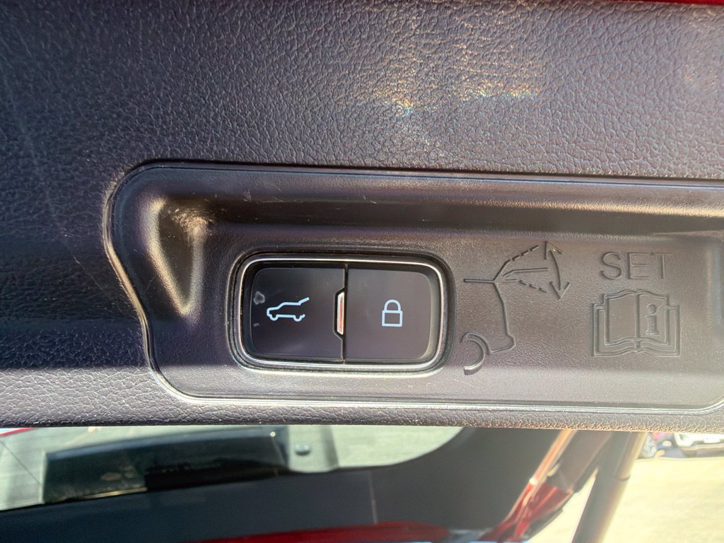 Used 2020 Ford Explorer XLT w/ Equipment Group 202A AWD/4WD image 38
