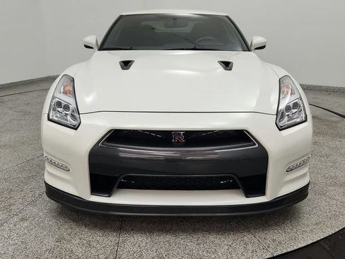 Used 2016 Nissan GT-R Premium AWD/4WD image 9