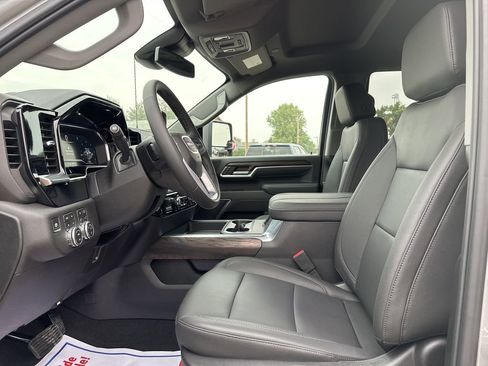 New 2025 GMC Sierra 3500 SLT image 5