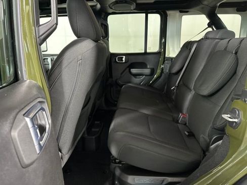 Used 2023 Jeep Wrangler Unlimited w/ Sun & Screen Package image 25