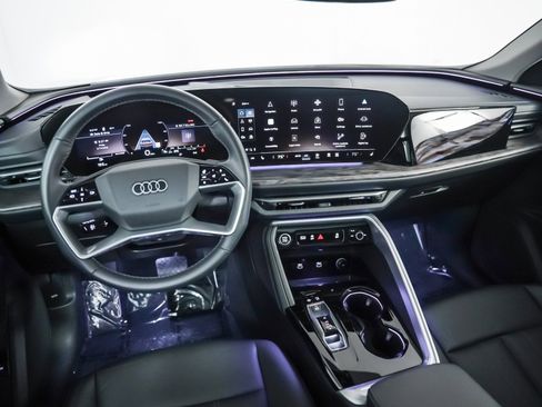 Certified 2025 Audi Q5 Premium w/ Convenience Package image 18