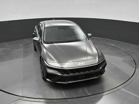 New 2026 Hyundai Elantra Limited FWD image 29