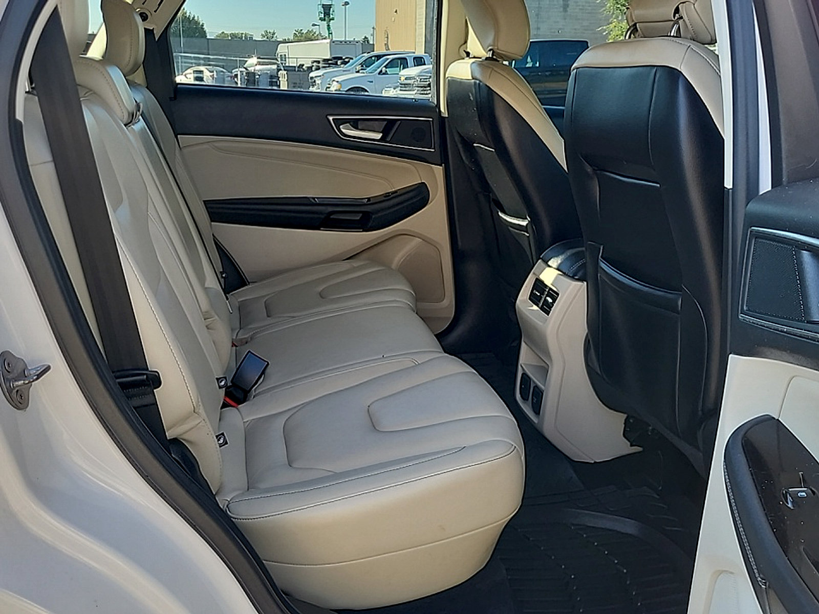 Used 2017 Ford Edge Titanium w/ Technology Package AWD/4WD image 11