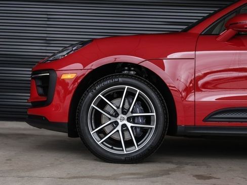 Certified 2025 Porsche Macan AWD/4WD image 13