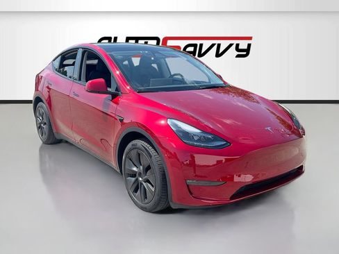 Used 2024 Tesla Model Y Long Range AWD/4WD image 1