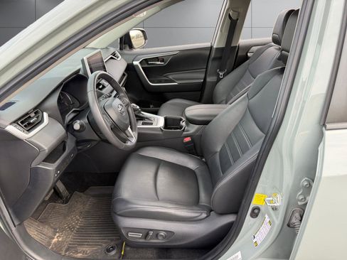 Used 2023 Toyota RAV4 XLE Premium image 16