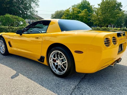 Used 2004 Chevrolet Corvette Z06 w/ Memory Package RWD image 7