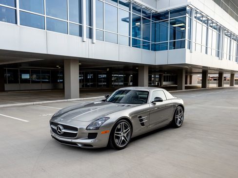 Used 2011 Mercedes-Benz SLS AMG Coupe image 23