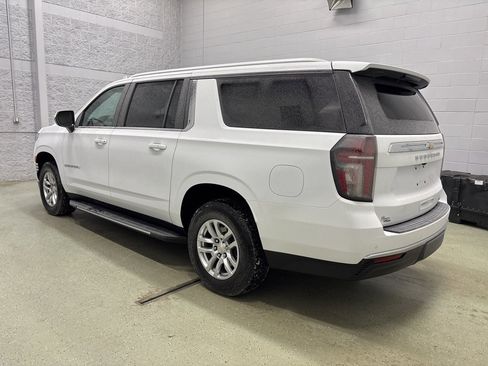 Used 2024 Chevrolet Suburban LT image 5