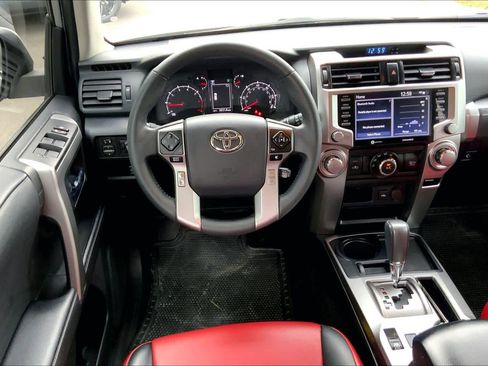 Used 2022 Toyota 4Runner SR5 image 5