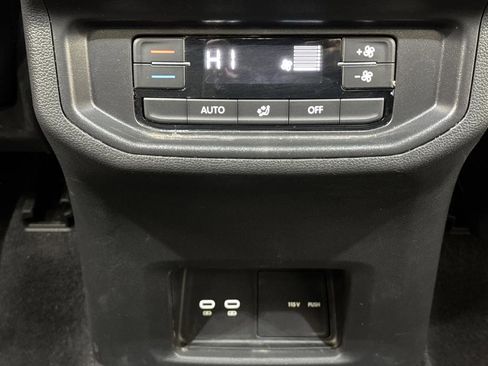 Used 2024 Volkswagen Atlas Peak Edition SE image 31