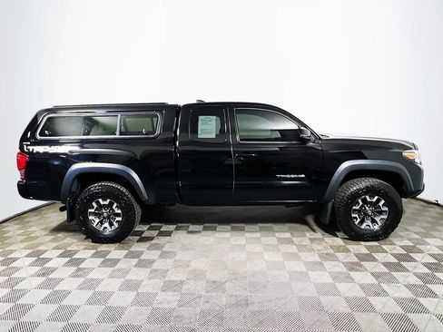 Certified 2017 Toyota Tacoma TRD Off-Road w/ Premium & Technology Package AWD/4WD image 9