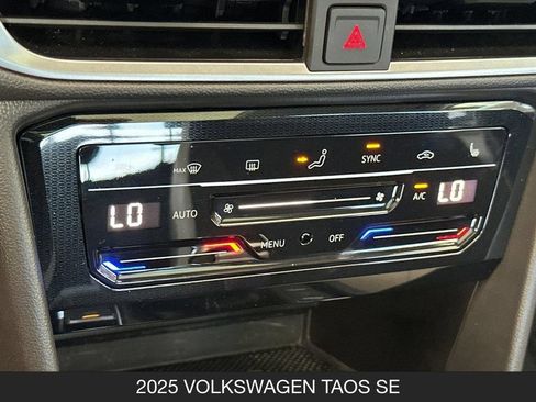 Used 2025 Volkswagen Taos SE w/ Panoramic Sunroof Package FWD image 20
