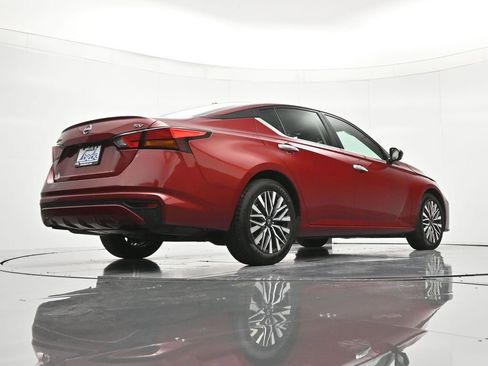 Certified 2024 Nissan Altima 2.5 SV FWD image 39