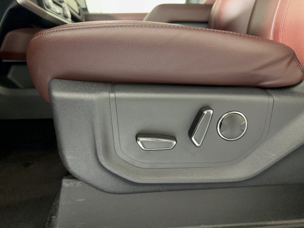 Used 2024 Ford Expedition Max Limited RWD image 16