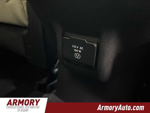 Used 2016 Jeep Cherokee Latitude w/ Comfort/Convenience Group image 38