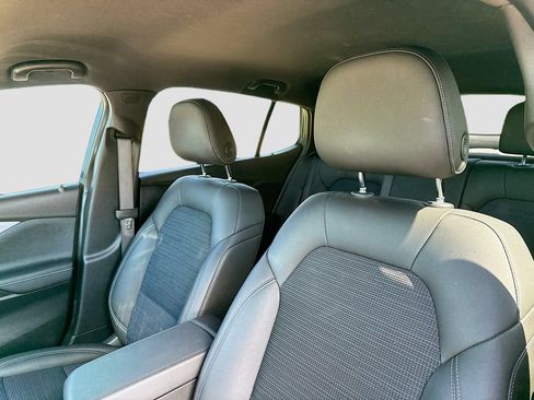 Used 2025 Buick Envista Preferred w/ Convenience I Package FWD image 12