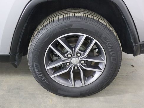 Used 2017 Jeep Grand Cherokee Limited w/ Luxury Group II image 44