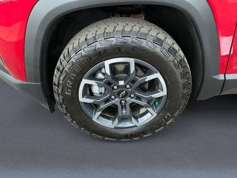 Used 2026 Chevrolet Equinox ACTIV w/ Convenience Package III AWD/4WD image 9