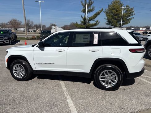 New 2026 Jeep Grand Cherokee Laredo AWD/4WD image 17