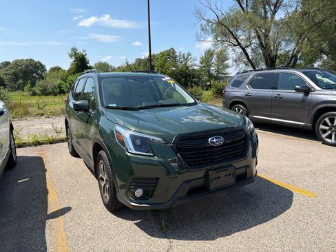 Used 2023 Subaru Forester Premium AWD/4WD image 3