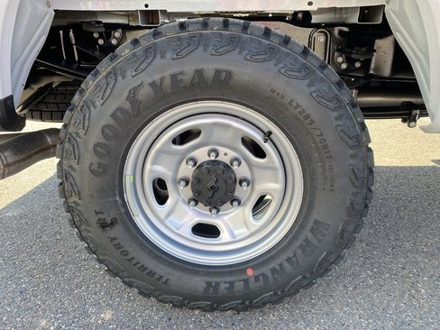 New 2026 Ford F250 4x4 Crew Cab Super Duty image 2