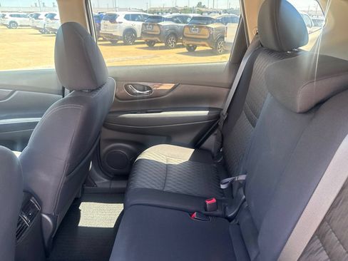 Used 2020 Nissan Rogue SV FWD image 34