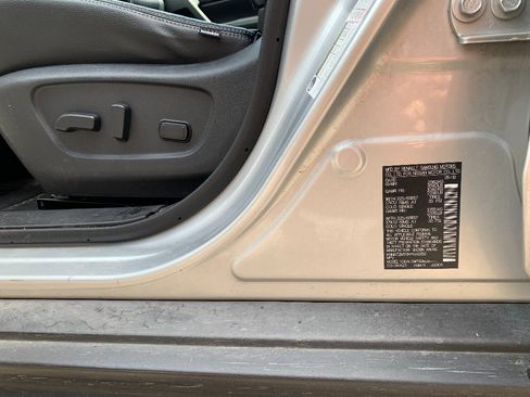 Used 2019 Nissan Rogue SV FWD image 15