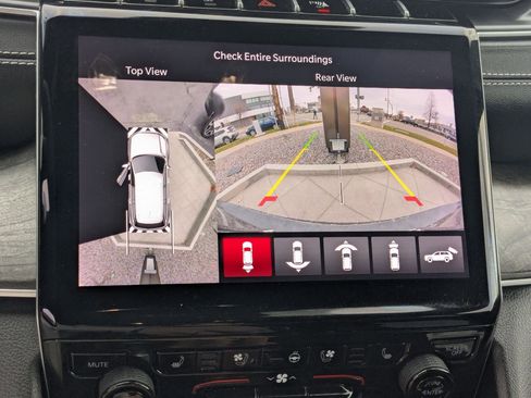 Used 2024 Jeep Grand Cherokee L Limited w/ Luxury Tech Group II image 23