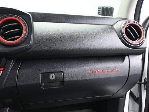 Used 2022 Toyota Tacoma SR AWD/4WD image 18