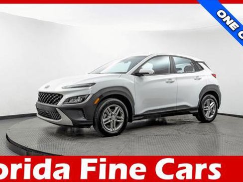 Used 2023 Hyundai Kona SE image 1