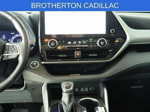 Used 2024 Toyota Highlander Platinum image 21