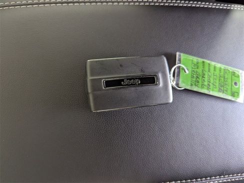 New 2025 Jeep Grand Cherokee Altitude image 29