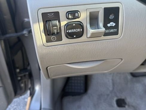 Used 2005 Toyota Corolla CE image 16