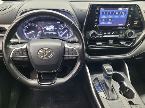 Used 2021 Toyota Highlander XLE image 22