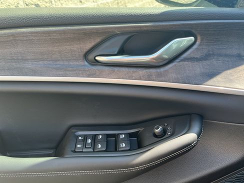 New 2026 Jeep Grand Cherokee Altitude AWD/4WD image 9